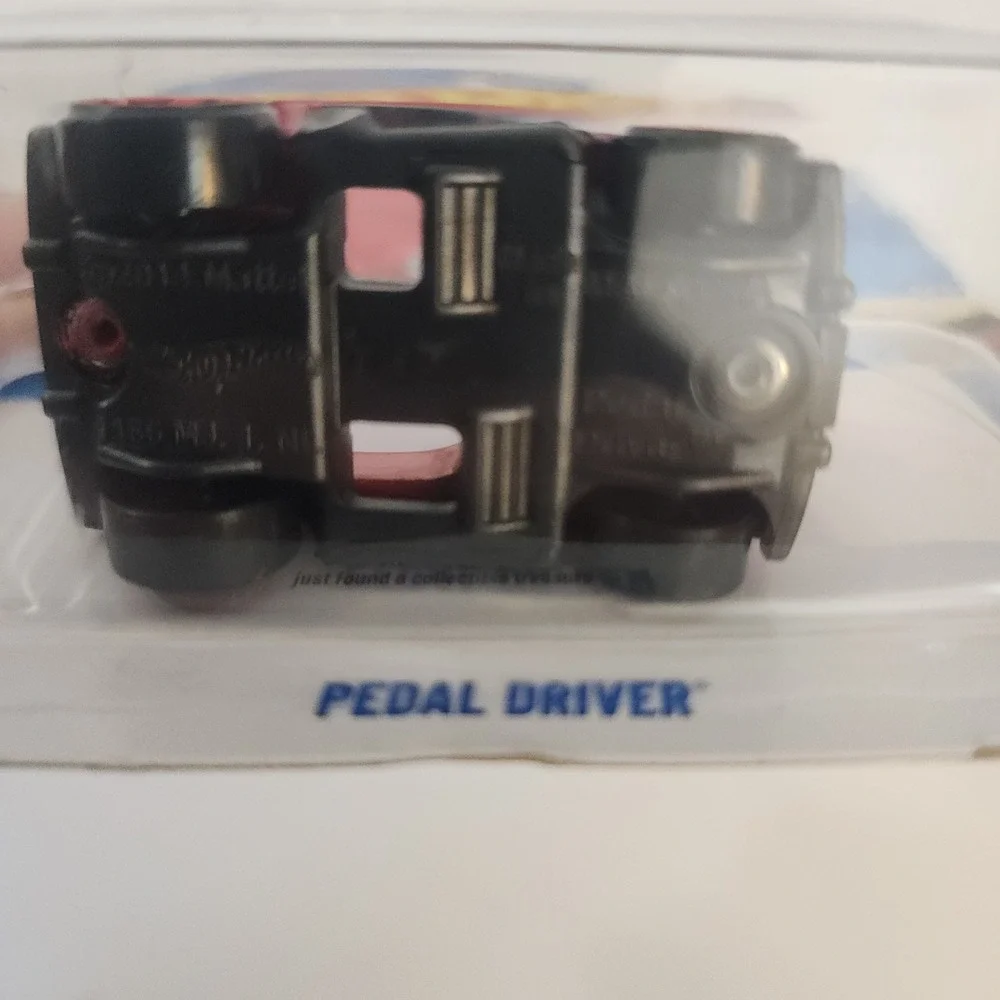 Hot Wheels Pedal Driver HW Ride-Ons Red 95/250‎ Netflix Lets Race Treasure Hunt